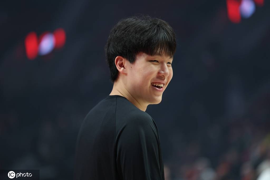 杨瀚森2米16背运过人!乐福:这是天赋 太不可思议了