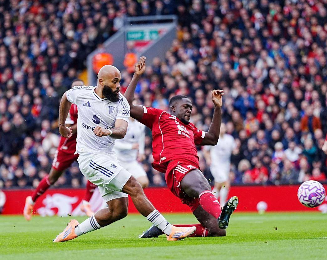 斯洛特昏招废麦卡，马奎尔准绝杀，曼联2-1破利物浦主场不败金身