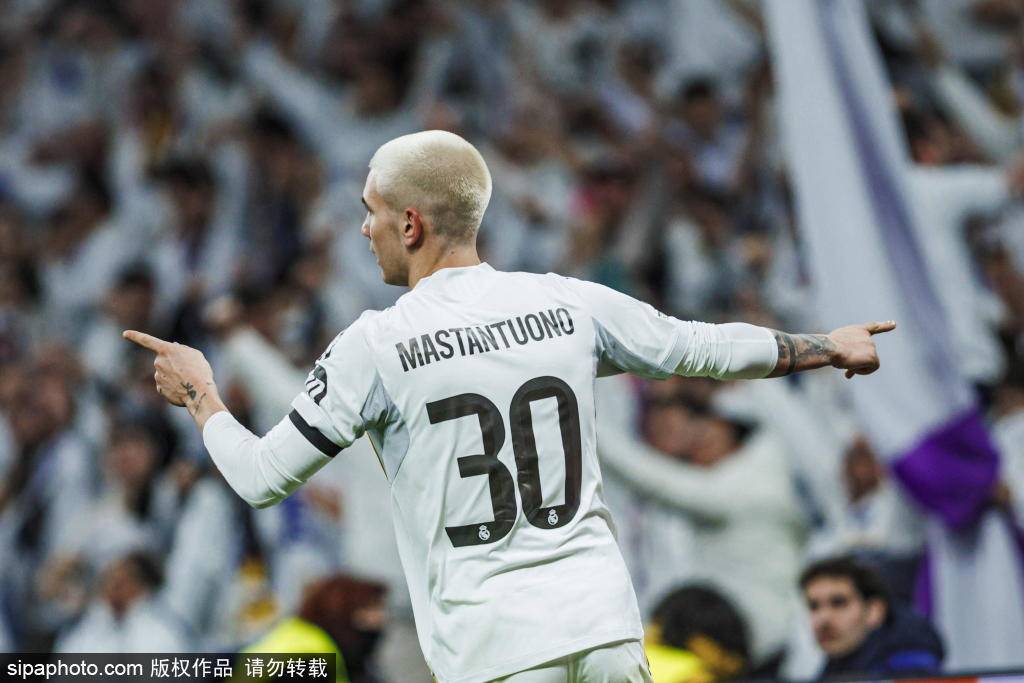 姆巴佩社媒祝贺维尼修斯当选全场最佳:由衷为你高兴,我的兄弟